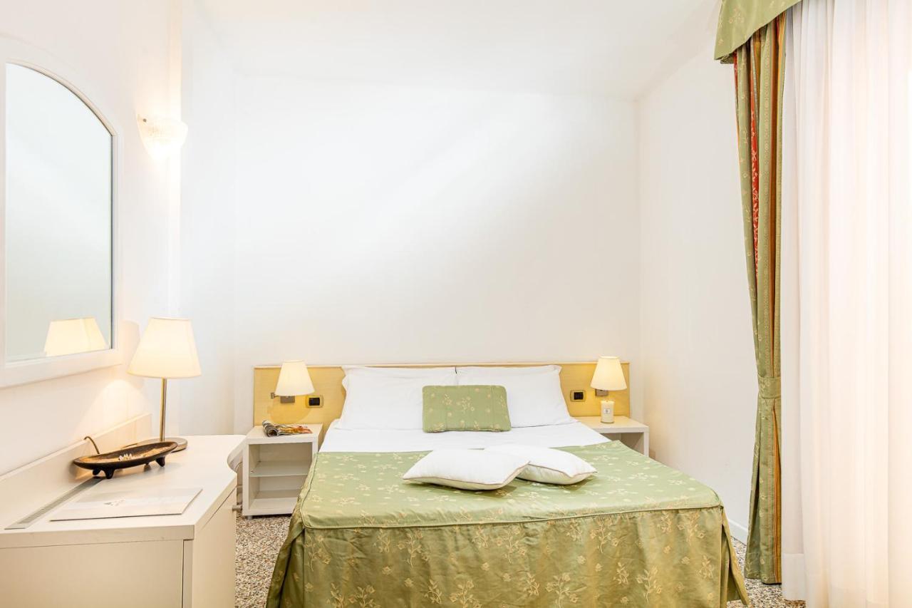 Hotel Karinzia Caorle Extérieur photo